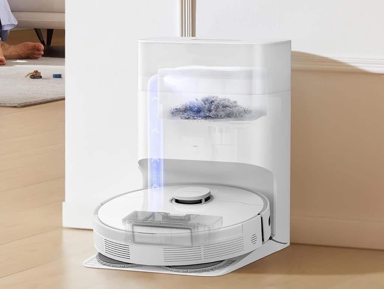 Un robot aspirateur de la marque Dreame.