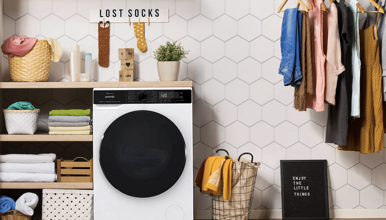 Un lave-linge séchant de la marque Gorenje.