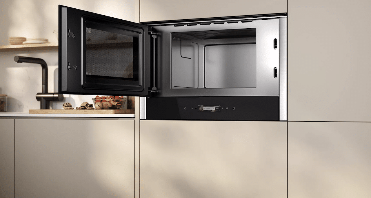 Un micro-ondes encastrable de la marque Neff.