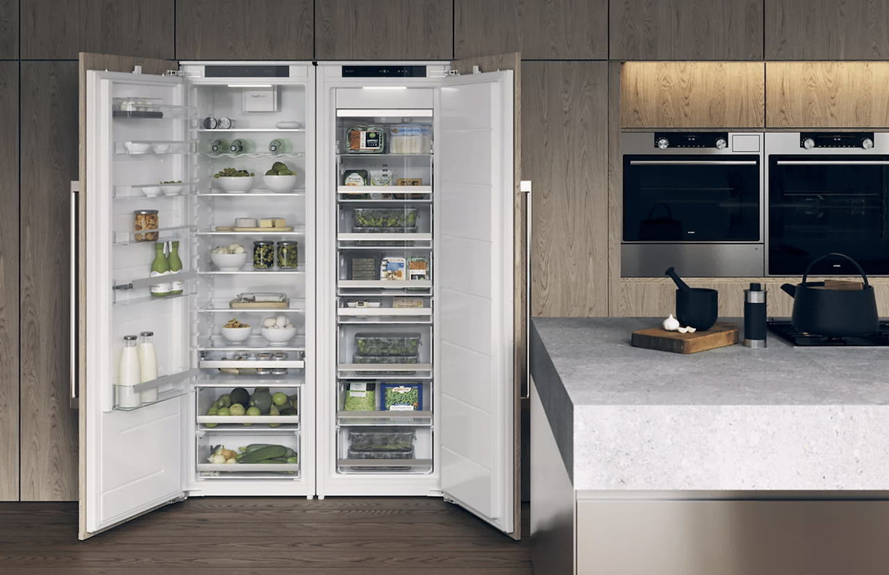 Un congélateur encastrable de la marque Asko.