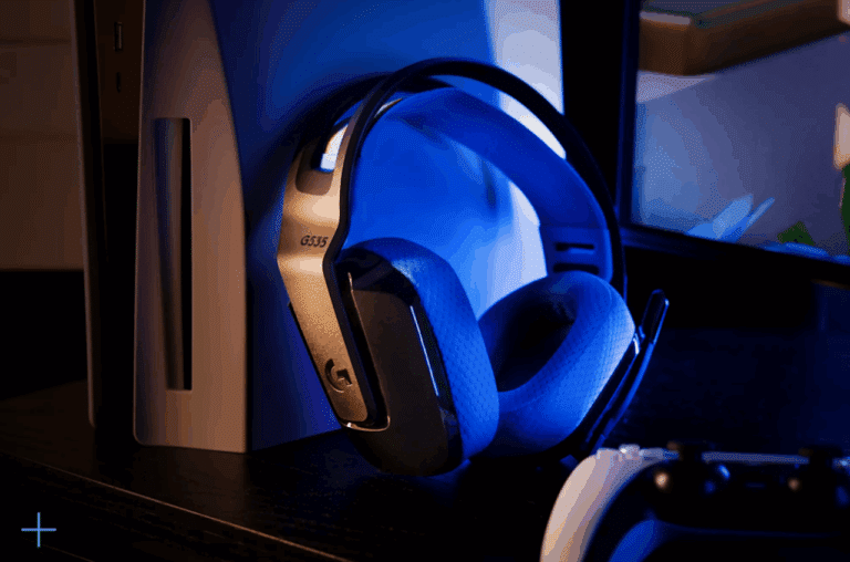 Un casque audio de la marque Logitech.