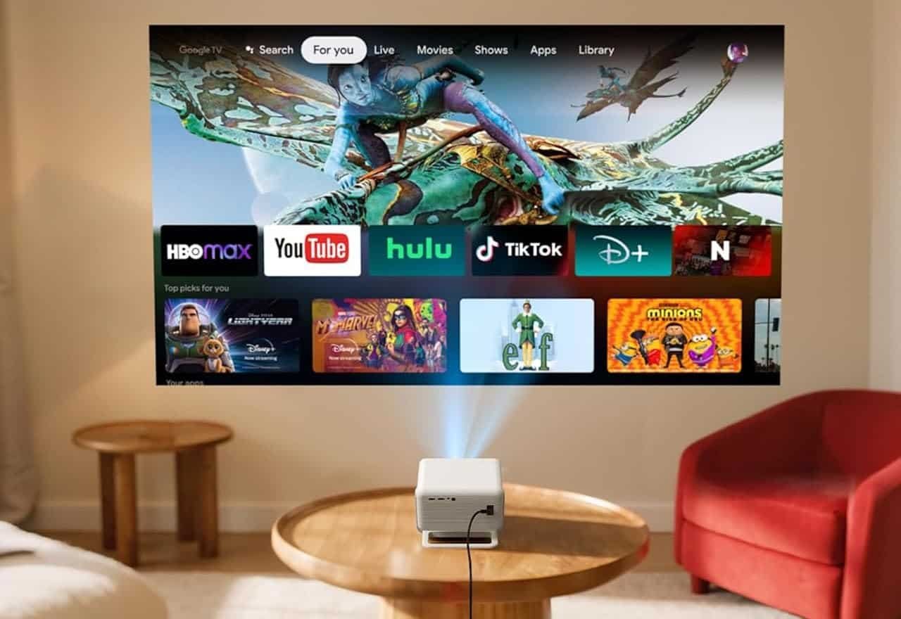 Un vidéoprojecteur UST dans un salon moderne.