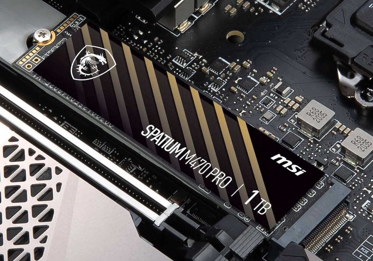 Zoom sur un disque dur SSD interne.