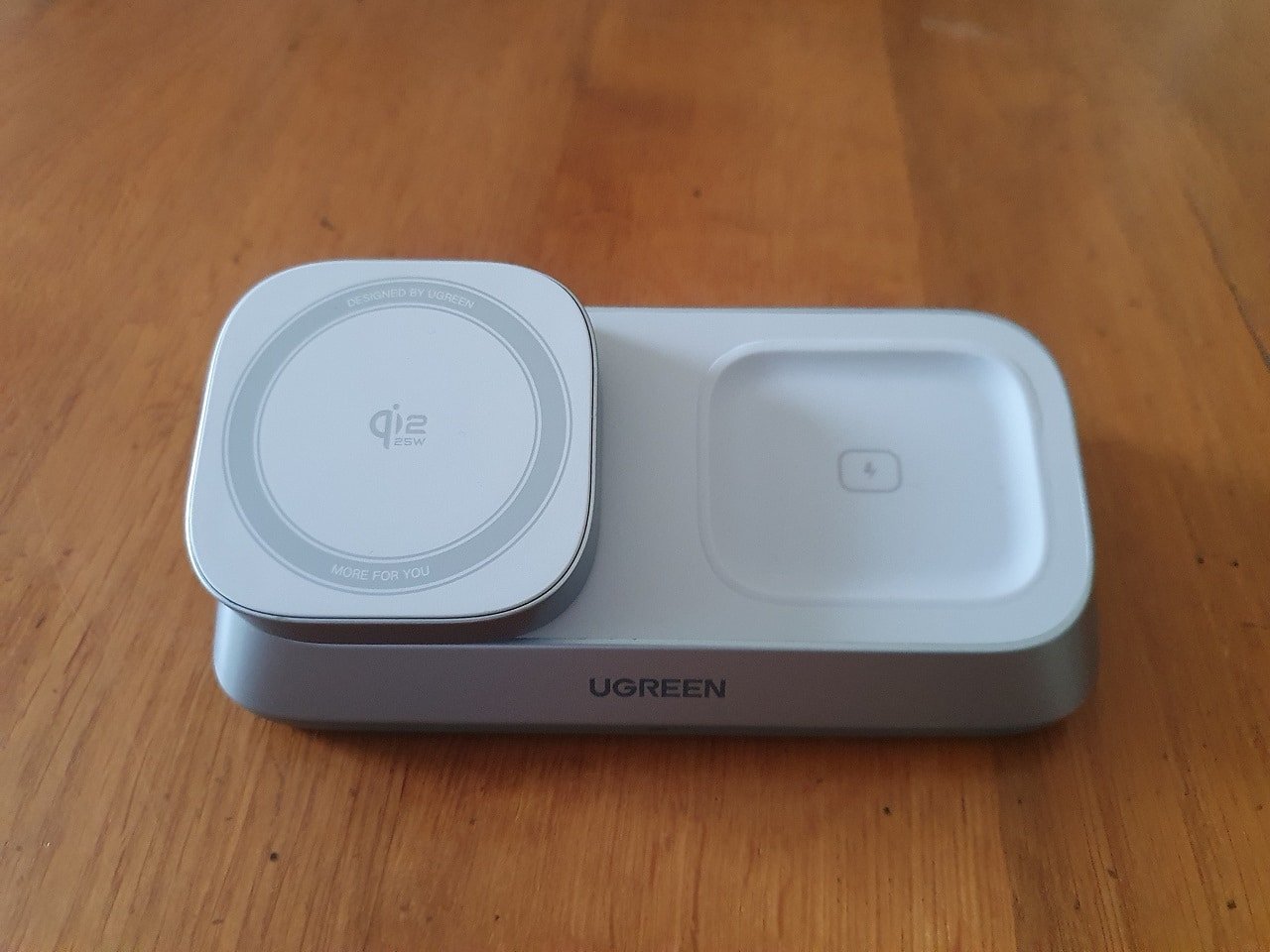 La station de charge 3 en 1 Qi2 de chez Ugreen