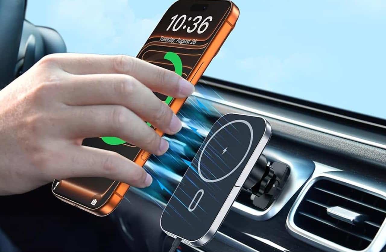 Un chargeur à induction pour voiture.