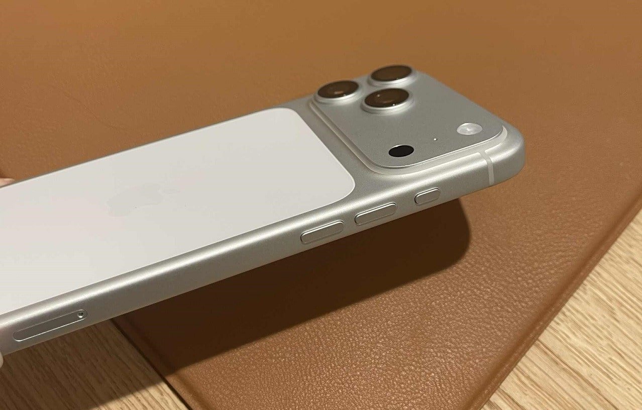 iPhone 17 Pro Max - Vue de côté