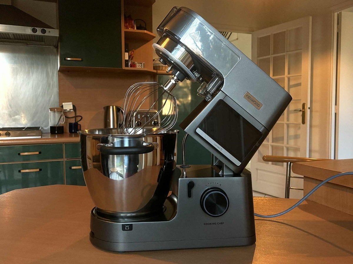 Test du robit cuiseur multifonction Kenwood Cooking Chef KCL96 avec la partie supérieure en position ouverte